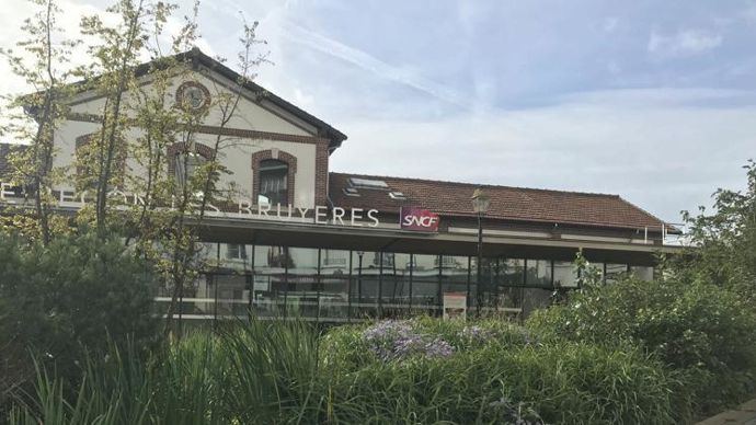 7.Catégorie « maîtres d’ouvrage publics et bailleurs sociaux, espaces publics à petite échelle », médaille de bronze pour Courbevoie, comaîtrise d’ouvrage Asnières-sur-Seine (92) – place de la Gare. ©Victoires du paysage